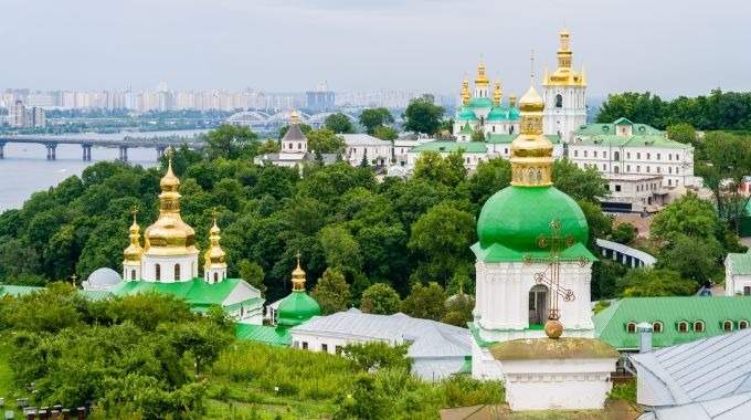 Trois capitales : Kiev - Moscou - Saint-Pétersbourg (CB-18)
